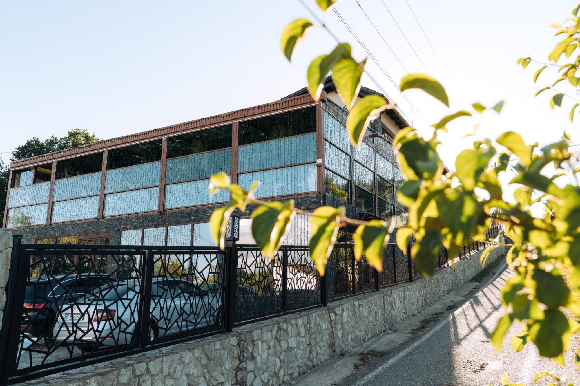 L'Invidia Hotel Novaci-Străini Eksteriør billede